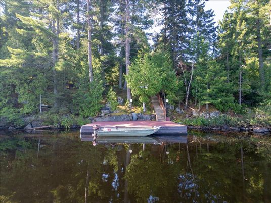 Exterior, Lake