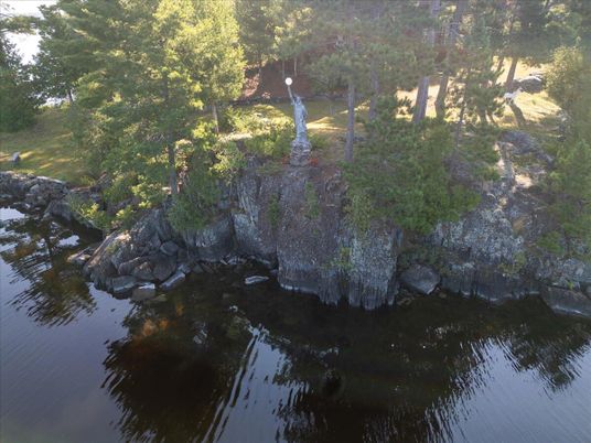 Exterior, Lake