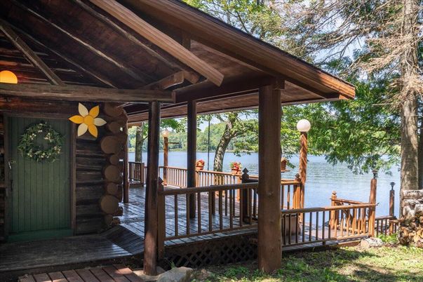 Exterior, Lake