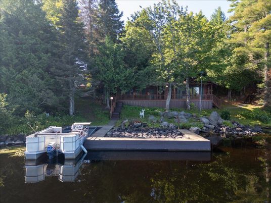Exterior, Lake