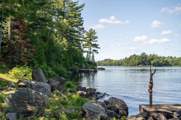 Exterior, Lake