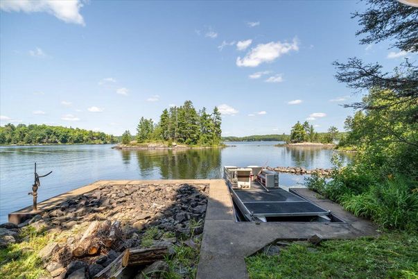 Exterior, Lake