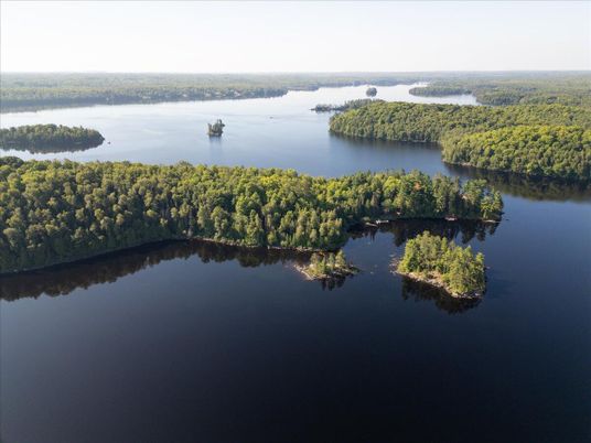 Exterior, Lake