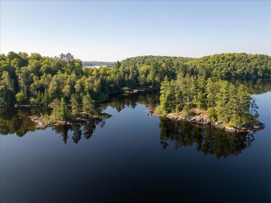Exterior, Lake