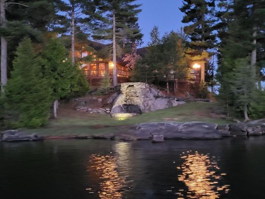 Exterior, Lake