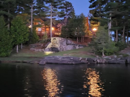 Exterior, Lake