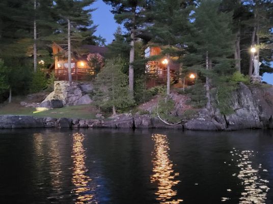Exterior, Lake