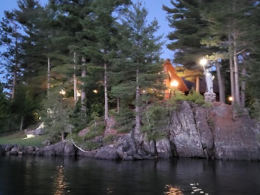 Exterior, Lake