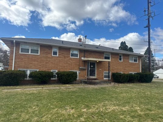 Exterior, Facade, Brick Facade, Raised Ranch