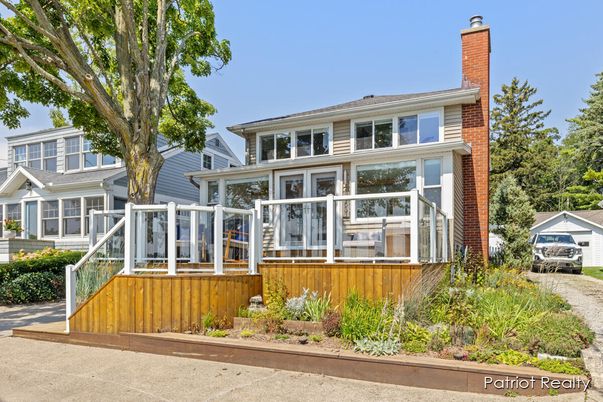 Exterior, Facade, American Foursquare