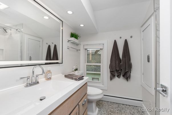 Bathroom, Interior, Recessed Lighting