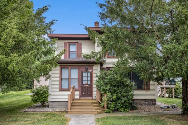 Exterior, Facade, American Foursquare