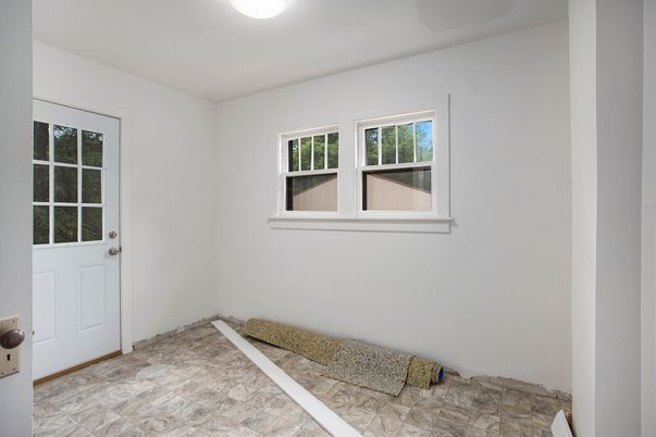 Empty room, Interior