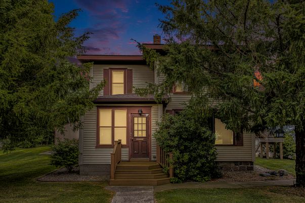 Exterior, Facade, American Foursquare