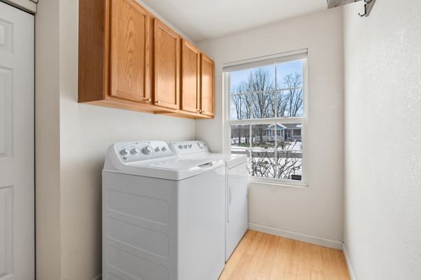 Interior, Washer, Wood Texture Flooring