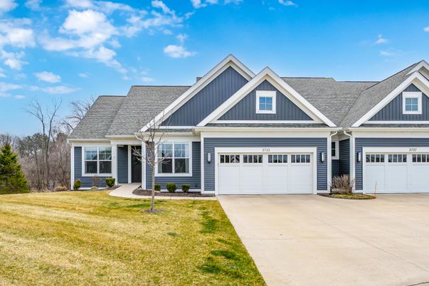Attached, Exterior, Facade, Ranch