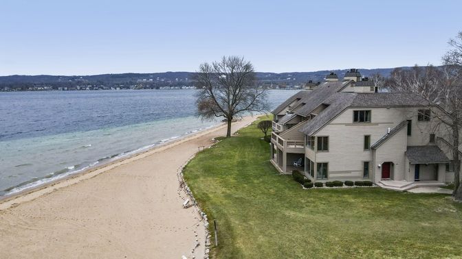 Exterior, Lake