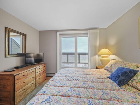 Bedroom, Interior, Water