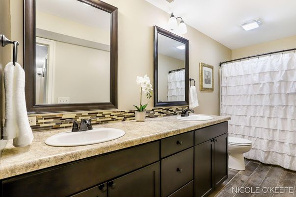 Bathroom, Dual Sink Vanities, Interior
