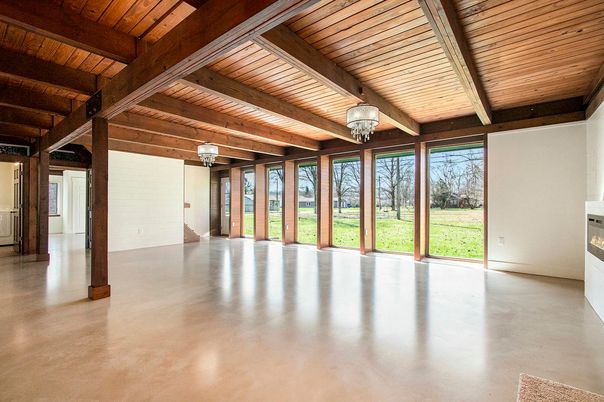 Empty room, Interior, Wooden Beams, Wooden Ceilings