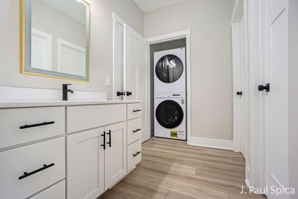 Interior, Utility Closets, Washer, Wood Texture Flooring