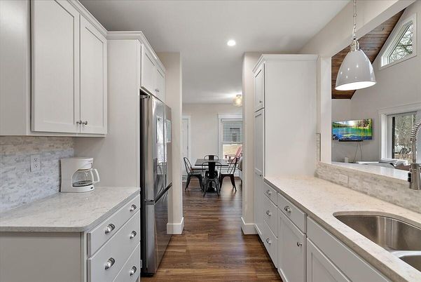 Dining room, Interior, Kitchen, Pendant Lights, Recessed Lighting, Wood Texture Flooring