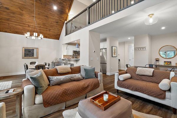 Dining room, Interior, Living room, Pendant Lights, Recessed Lighting, Wooden Ceilings, Wood Texture Flooring