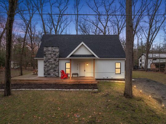 Exterior, Facade, Cape Cod