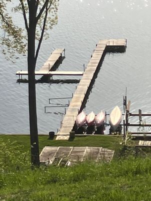 Exterior, Lake