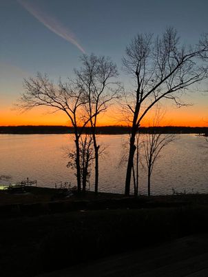 Exterior, Lake