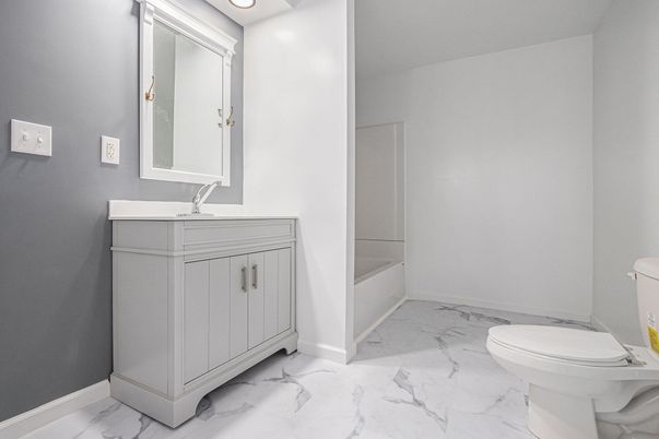 Bathroom, Interior, Marble, Recessed Lighting