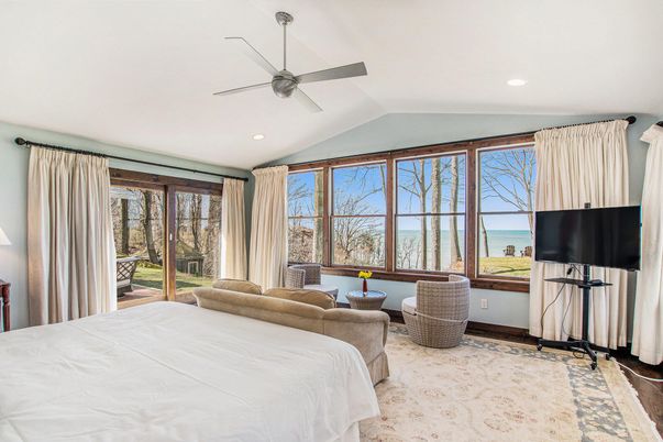Bedroom, Interior, Recessed Lighting, Water