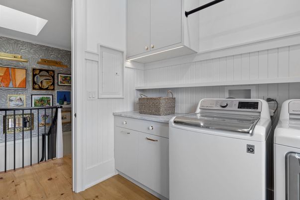 Interior, Washer, Wood Texture Flooring
