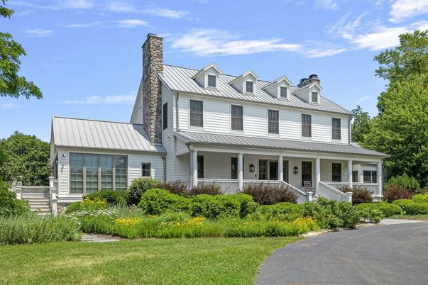 Exterior, Facade, Farmhouse