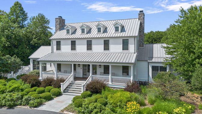 Exterior, Facade, Queen Anne Victorian
