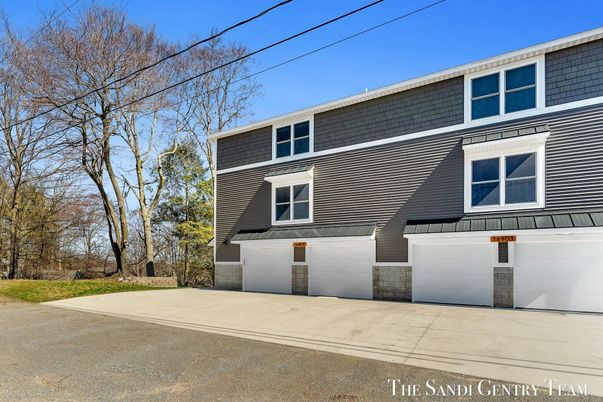 Attached, Exterior, Facade, Rowhouse