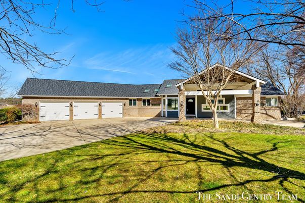Attached, Exterior, Facade, Cape Cod