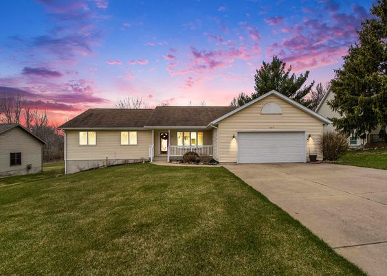 Attached, Exterior, Facade, Ranch