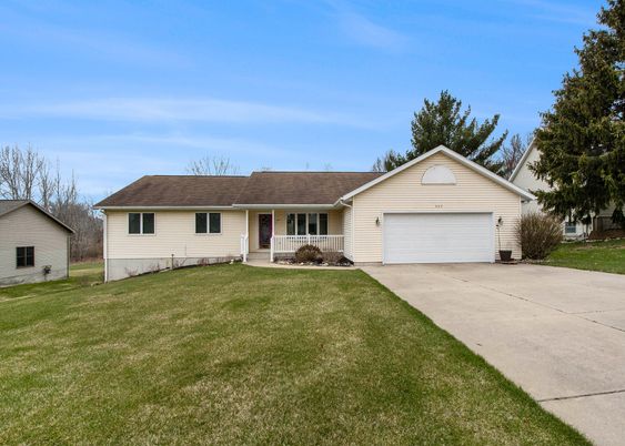 Attached, Exterior, Facade, Ranch