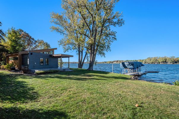 Exterior, Lake