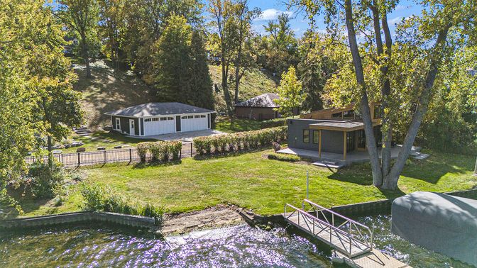Exterior, Lake