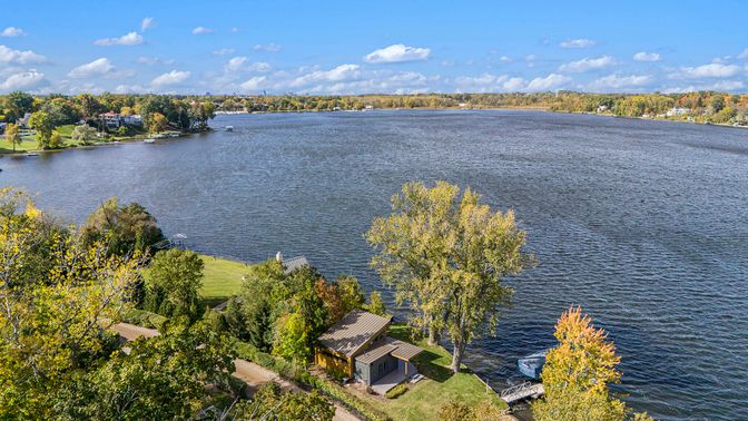 Exterior, Lake