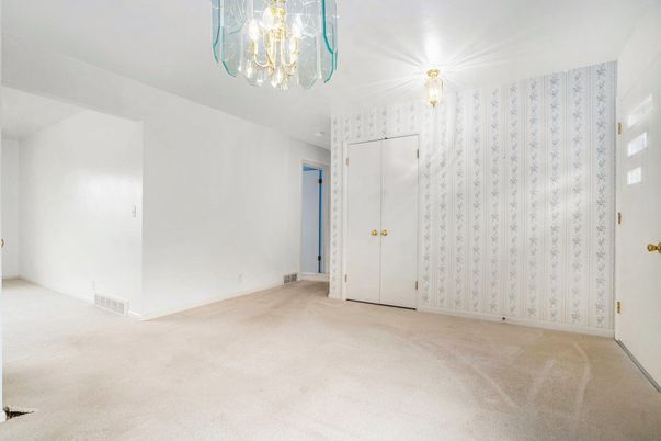 Chandelier, Empty room, Interior