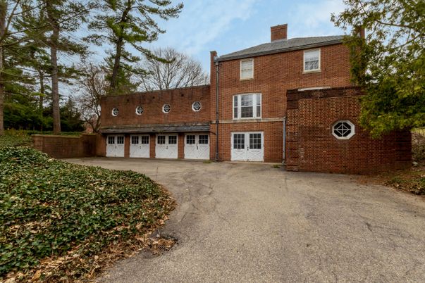 Attached, Exterior, Facade, Brick Facade, Georgian