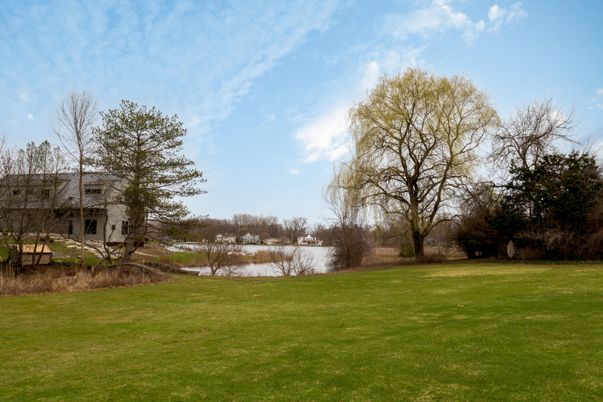 Exterior, Lake