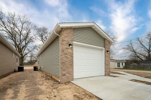 Detached Garage, Exterior