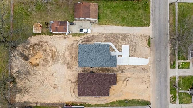 Exterior, Drone
