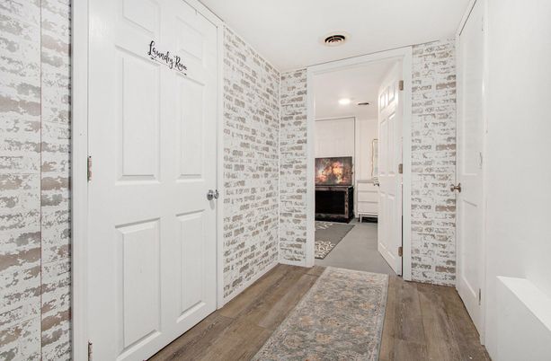 Interior, Recessed Lighting, Wood Texture Flooring