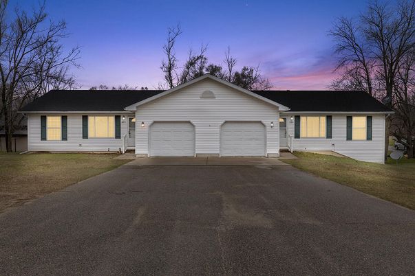 Attached, Exterior, Facade, Ranch