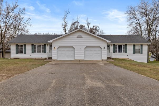 Attached, Exterior, Facade, Ranch